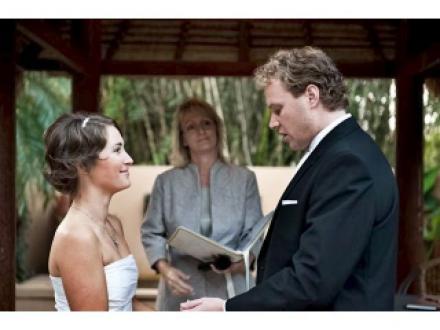 DARIENNE DAVIS - MARRIAGE CELEBRANT