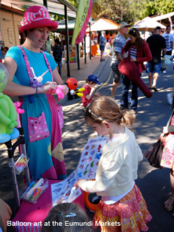 Eumundi Markets balloon artist